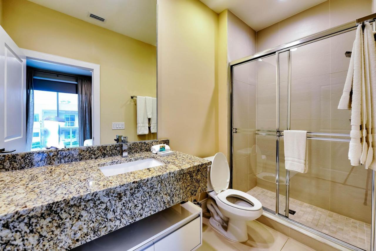 Beautiful Townhome Overlooking The Lake And The Pool Orlando Kültér fotó